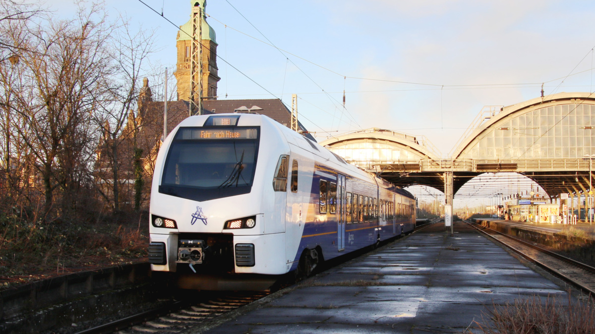 Erster Stadler Flirt mit ETCS Guardia als Dreiländerzug unterwegs