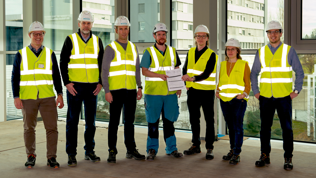 Christian Geser, Project Director Grains & Food bei Bühler, (erster von links) mit dem für das Bauprojekt zuständigen Team