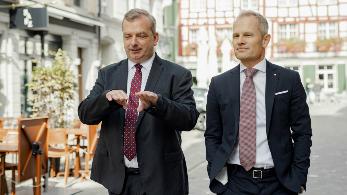 Von links nach rechts: Thomas Reich (Mitglied Niederlassungsleitung & Leiter Marktfolge), Walter Ernst (Niederlassungsleiter & Regionaldirektor Schweiz)