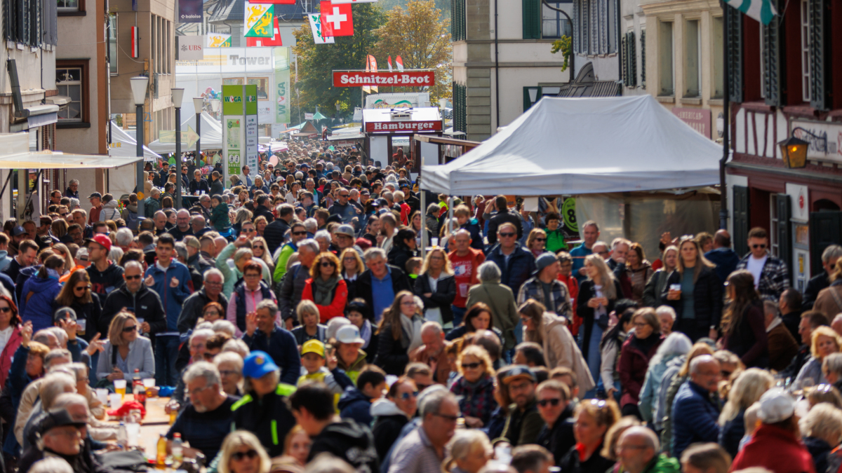 Wega begrüsst viele Besucher trotz durchzogenem Wetter