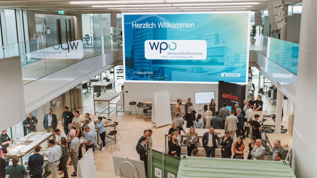 Die Unternehmen präsentieren ihre Innovationen dem Publikum an den Innovation-Islands