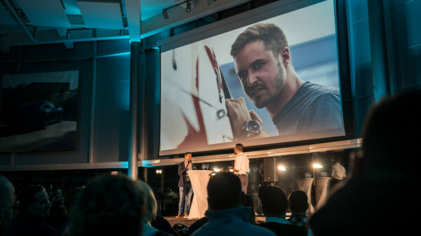 150 Kunden feiern Porsche-Racehöck mit Tom Lüthi