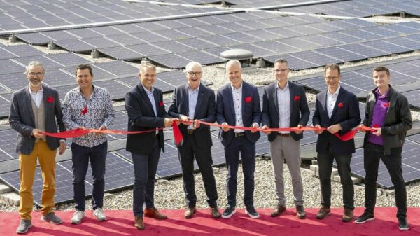 Tisca und SAK nehmen grösste Photovoltaikanlage im Kanton in Betrieb