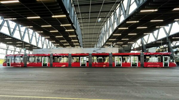 Stadler-Tramlink startet Linienverkehr in Bern