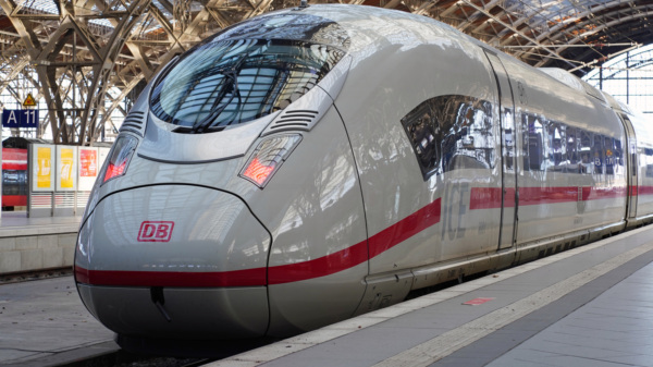 Huber+Suhner bauen Connectivity-System für die Deutsche Bahn