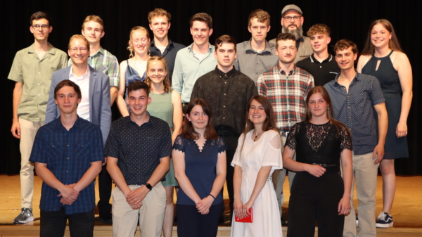 Carmen Rutz aus Niederstetten ist die beste Schreinerin