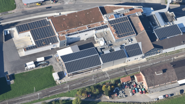 Geflügelproduzent nimmt Photovoltaikanlage in Betrieb