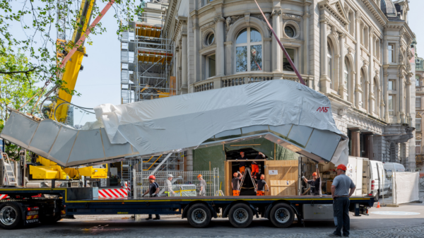 Rolltreppen führen in die neue Globus-Welt