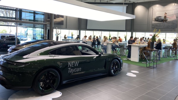Neuer Porsche Taycan debütiert in St.Gallen