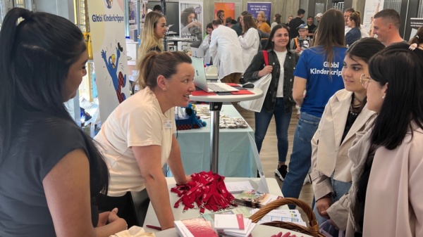 Erfolgreiche Lehrlings-Tischmesse an der GBS St.Gallen